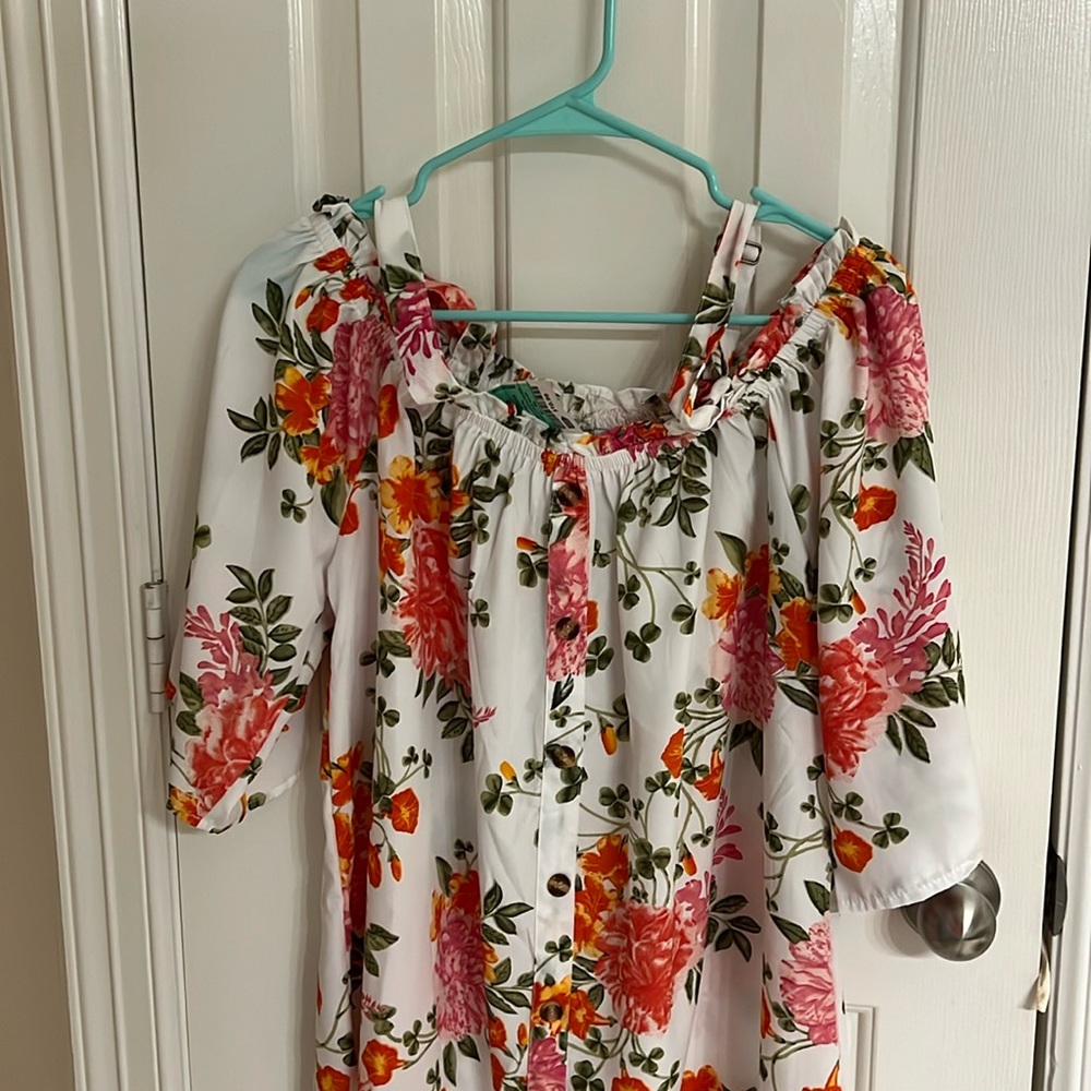 Floral blouse, open shoulder sori g and summery